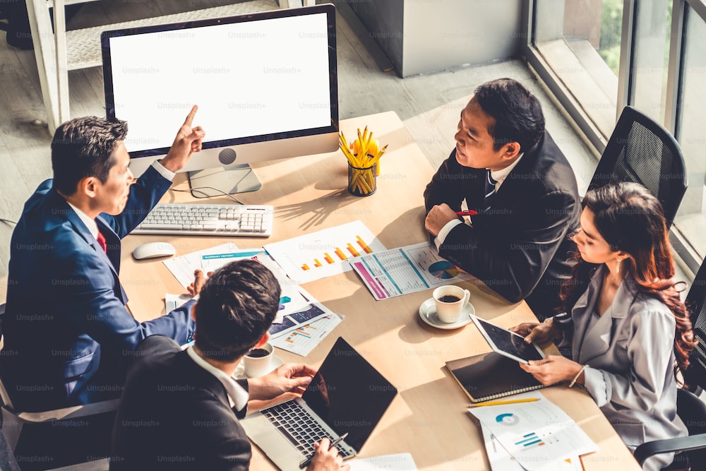 Team collaborating using a computer